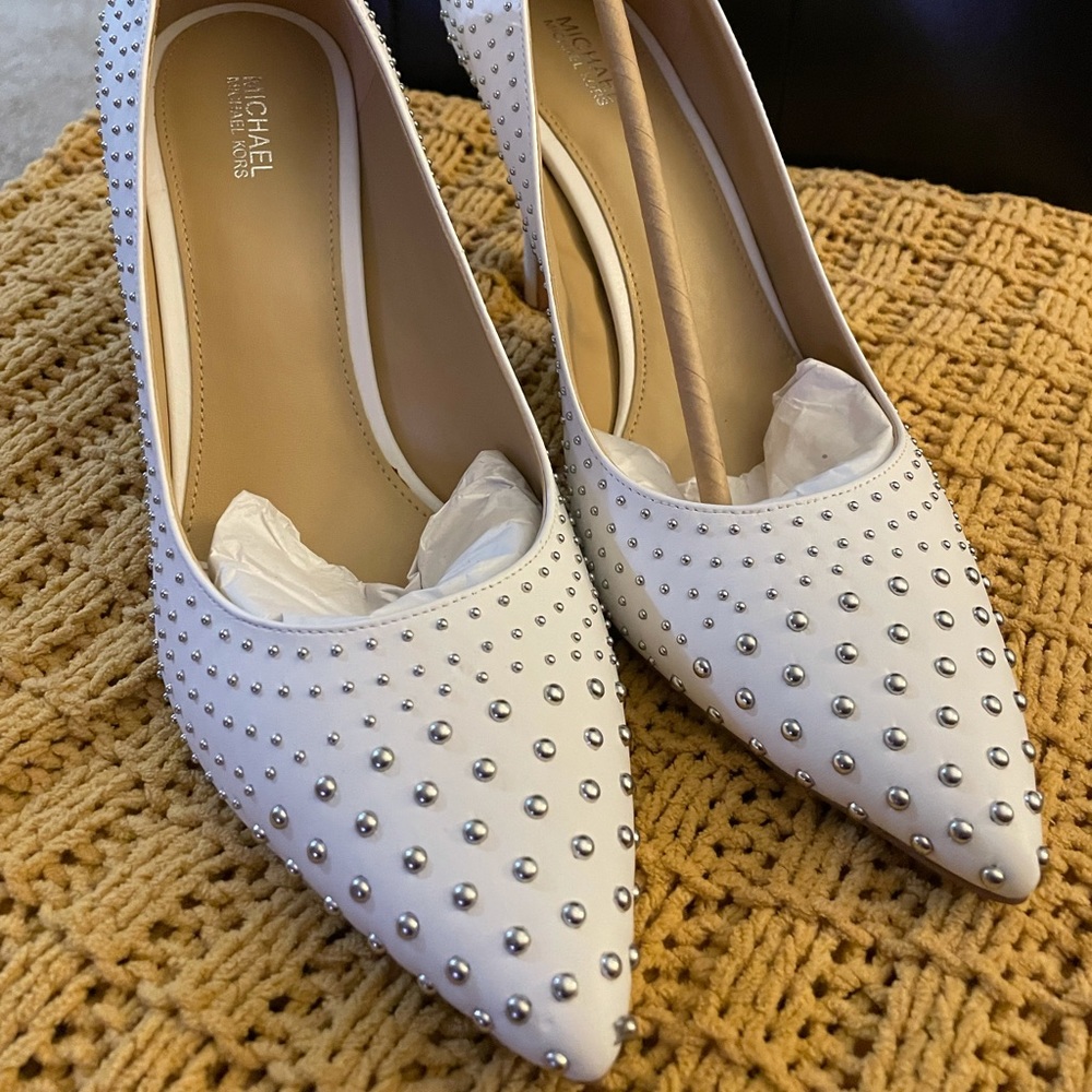 Michael Kors Claire pumps in optic white